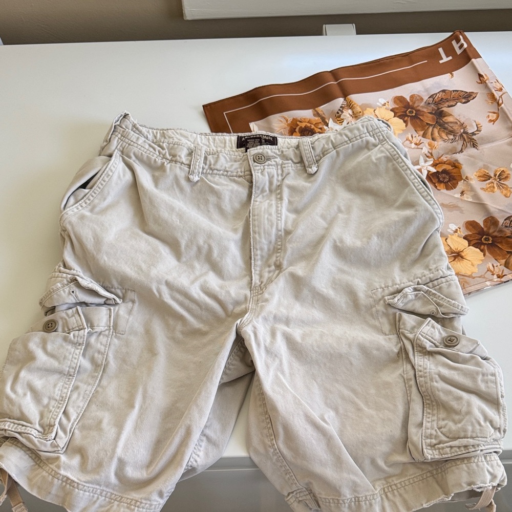 Men's Y2K Abercrombie Cargo Shorts !